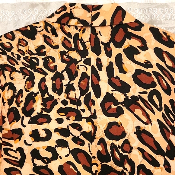 FLASH SALE! Jones Studio Leopard Blazer, Shawl Collar, Pockets, Single Button, 6 - Picture 9 of 10